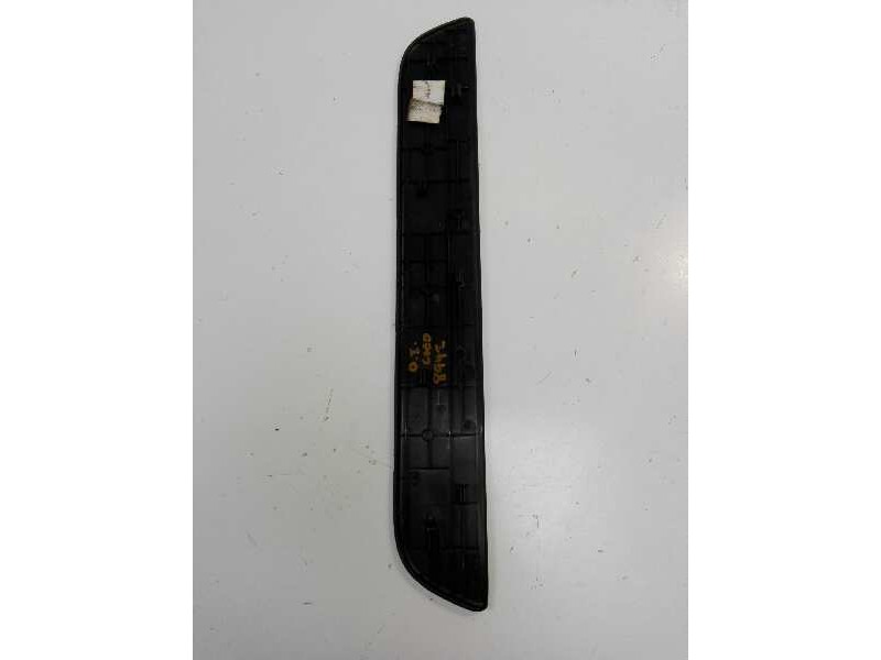 Recambio de moldura para kia cee´d drive referencia OEM IAM 85873A2000  