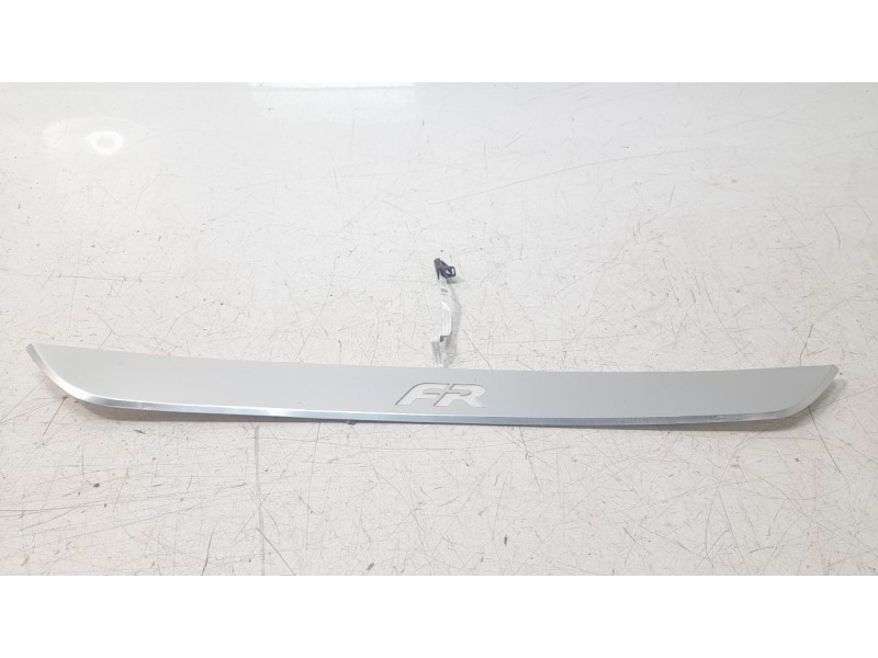 Recambio de moldura para seat ateca (khp) fr referencia OEM IAM 5FA947417  