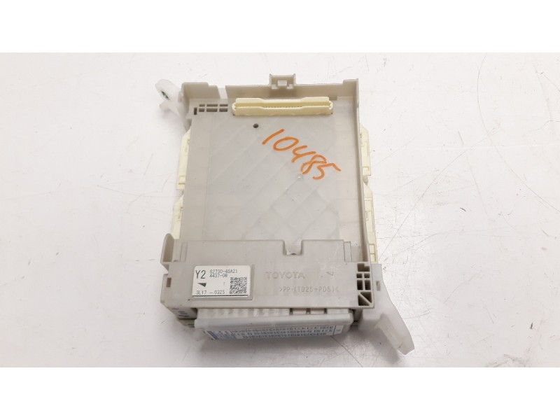 Recambio de caja reles / fusibles para lexus rx 3.5 v6 24v cat referencia OEM IAM 8273048A21  