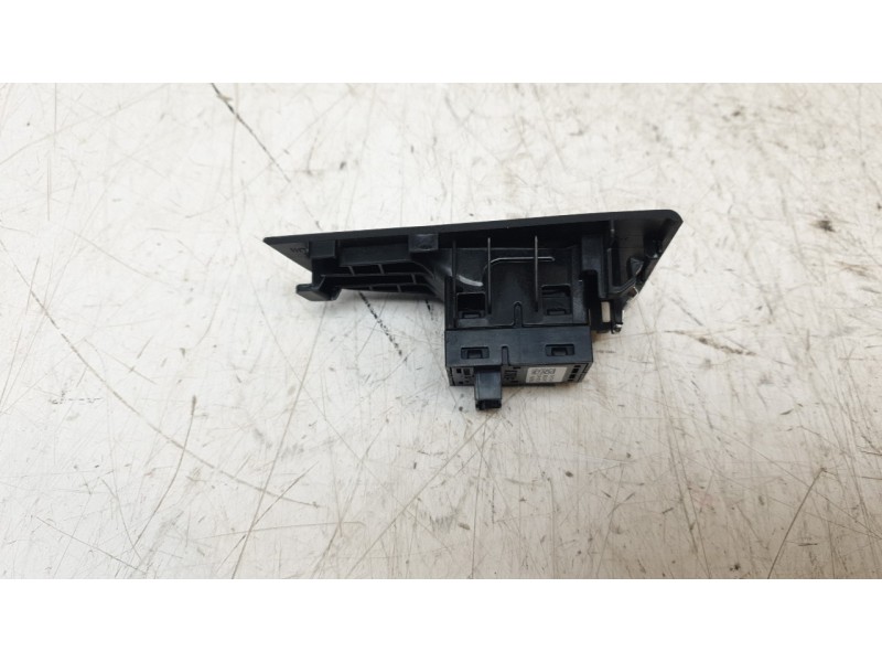 Recambio de mando elevalunas trasero izquierdo para bmw 1 (f40) 118 d referencia OEM IAM 61317950756  