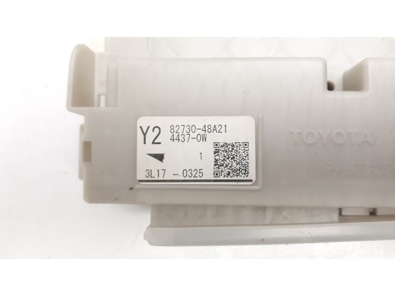 Recambio de caja reles / fusibles para lexus rx 3.5 v6 24v cat referencia OEM IAM 8273048A21  