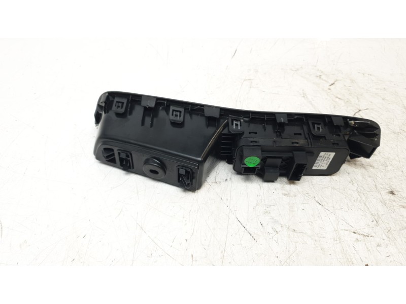Recambio de mando elevalunas delantero izquierdo para mg zs suv (azs1) 1.5 vti referencia OEM IAM 10470985  