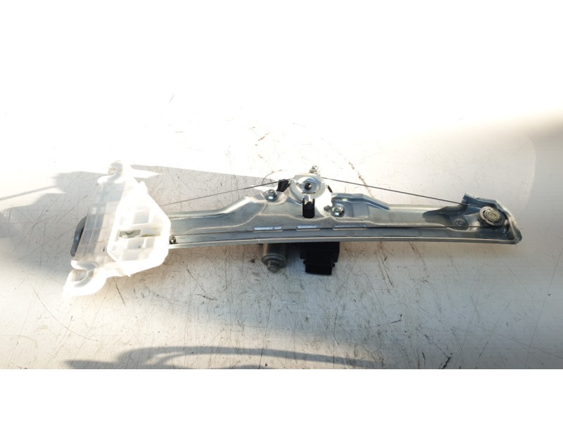 Recambio de elevalunas delantero derecho para kia sportage v (nq5) 1.6 t-gdi hybrid referencia OEM IAM 82404R2000  