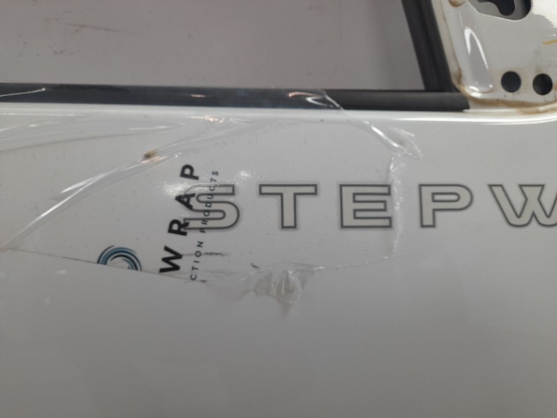 Recambio de puerta delantera derecha para dacia sandero ii tce 90 lpg (b8m1) referencia OEM IAM 801008681R  