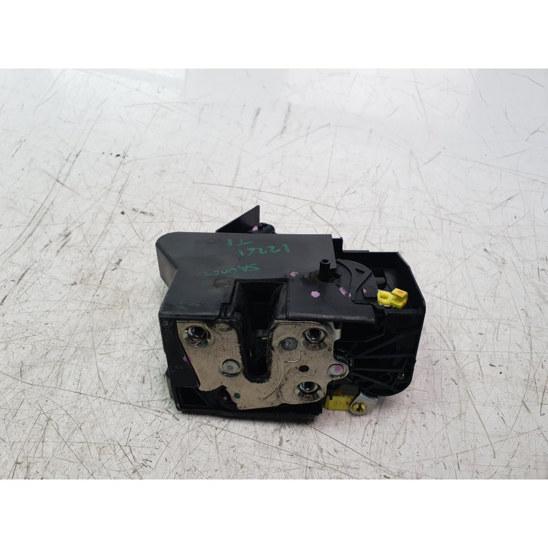 Recambio de cerradura puerta trasera izquierda para dacia sandero ii tce 90 lpg (b8m1) referencia OEM IAM 825033585R  