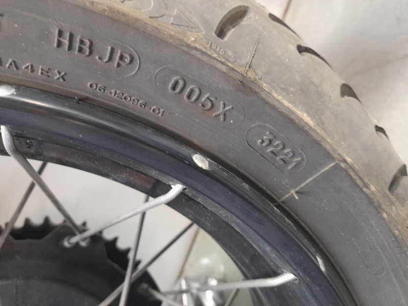 Recambio de llanta trasera para honda x-adv referencia OEM IAM   