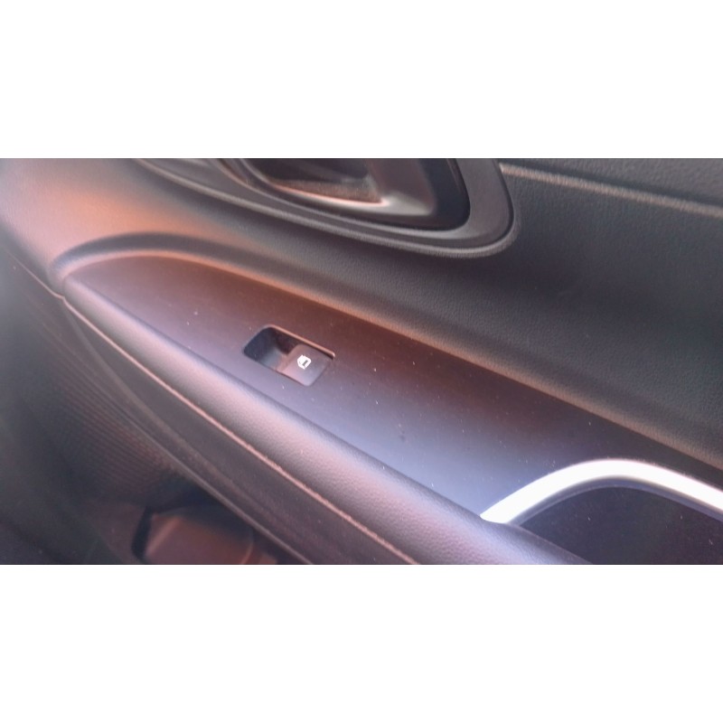 Recambio de mando elevalunas delantero derecho para hyundai bayon 1.2 mpi 79 cv maxx (2024) referencia OEM IAM   