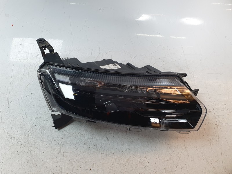 Recambio de faro derecho para dacia spring electric business referencia OEM IAM 266008993R 4121010RD02 