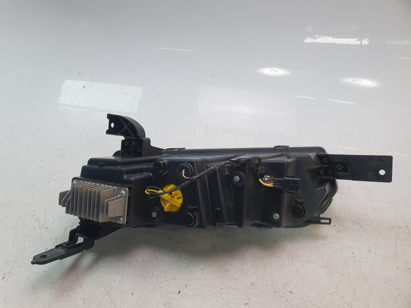 Recambio de faro derecho para dacia spring electric business referencia OEM IAM 266008993R 4121010RD02 