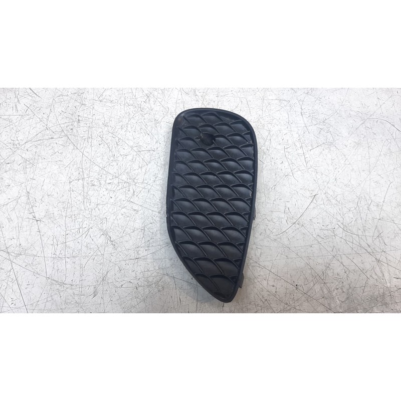 Recambio de rejilla paragolpes izquierda para mercedes-benz clase gla (w156) gla 200 cdi (156.908) referencia OEM IAM A156885332