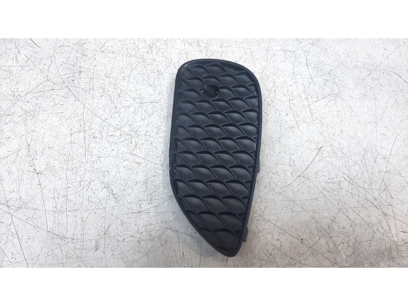 Recambio de rejilla paragolpes izquierda para mercedes-benz clase gla (w156) gla 200 cdi (156.908) referencia OEM IAM A156885332