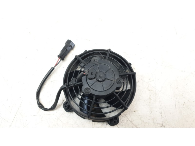 Recambio de electroventilador para ktm super adventure 1290 super adventure s referencia OEM IAM 10R042749  