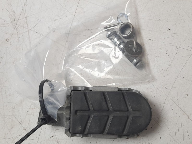 Recambio de estribera izquierda para ktm super adventure 1290 super adventure s referencia OEM IAM 61903040033  