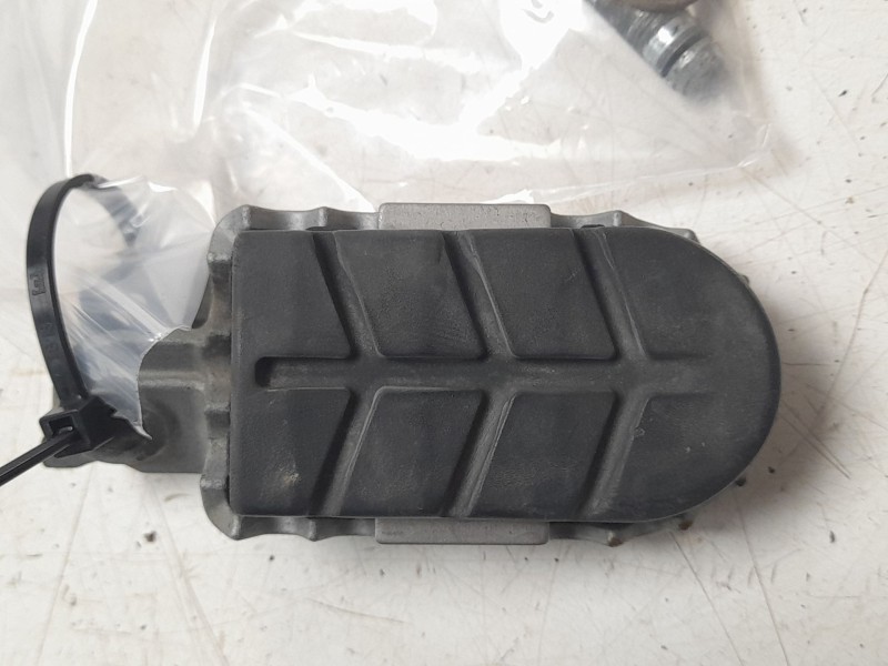 Recambio de estribera izquierda para ktm super adventure 1290 super adventure s referencia OEM IAM 61903040033  