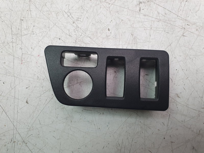 Recambio de moldura para dacia spring electric business referencia OEM IAM 681594890R  