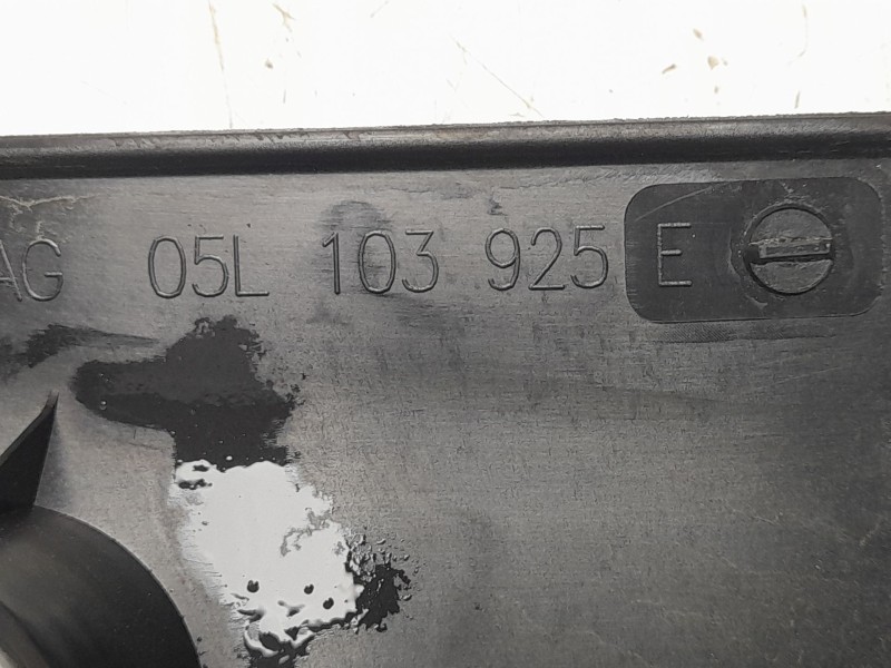 Recambio de tapa motor para audi a3 limousine (8ys, 8ym) 30 tdi referencia OEM IAM 05L103925E  