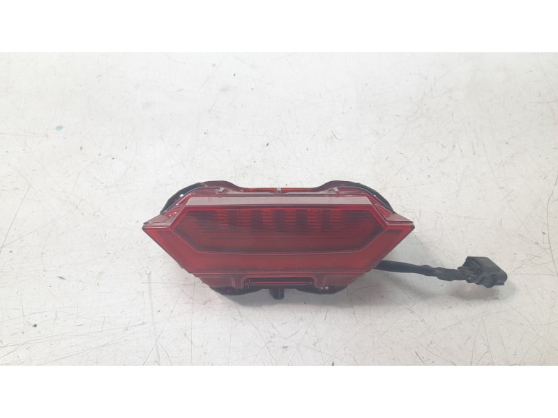 Recambio de piloto trasero central para honda x-adv referencia OEM IAM 33701MKHC02  