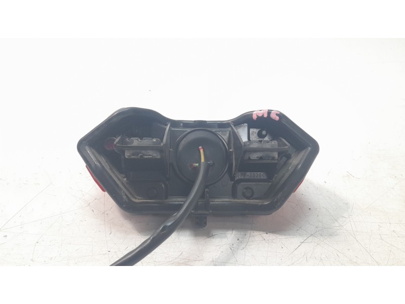 Recambio de piloto trasero central para honda x-adv referencia OEM IAM 33701MKHC02  