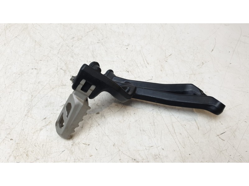 Recambio de estribera izquierda para ducati multistrada v2 referencia OEM IAM 82412631BB  