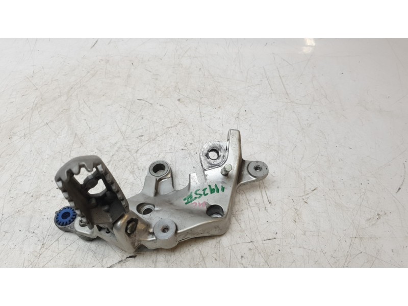 Recambio de estribera izquierda para ducati multistrada v2 referencia OEM IAM 82423341BA  