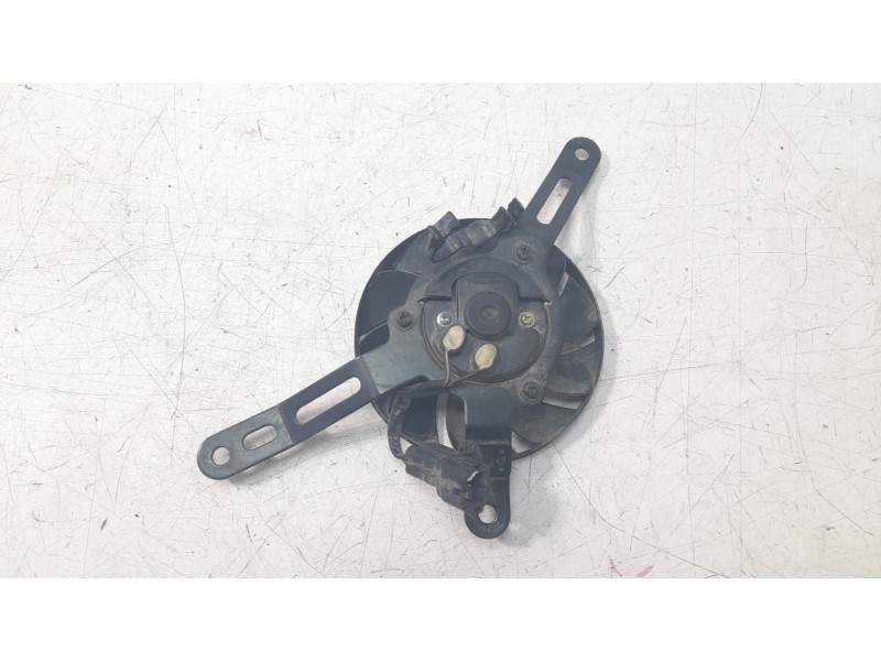 Recambio de electroventilador para honda x-adv referencia OEM IAM 19020KVZ631  