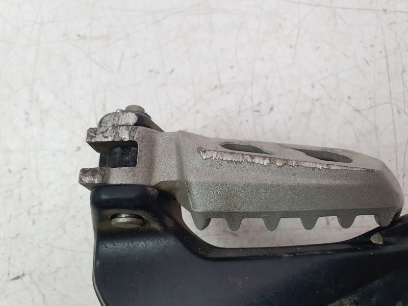 Recambio de estribera derecha para ducati multistrada v2 referencia OEM IAM 82413131BB  