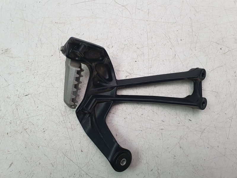 Recambio de estribera derecha para ducati multistrada v2 referencia OEM IAM 82413131BB  