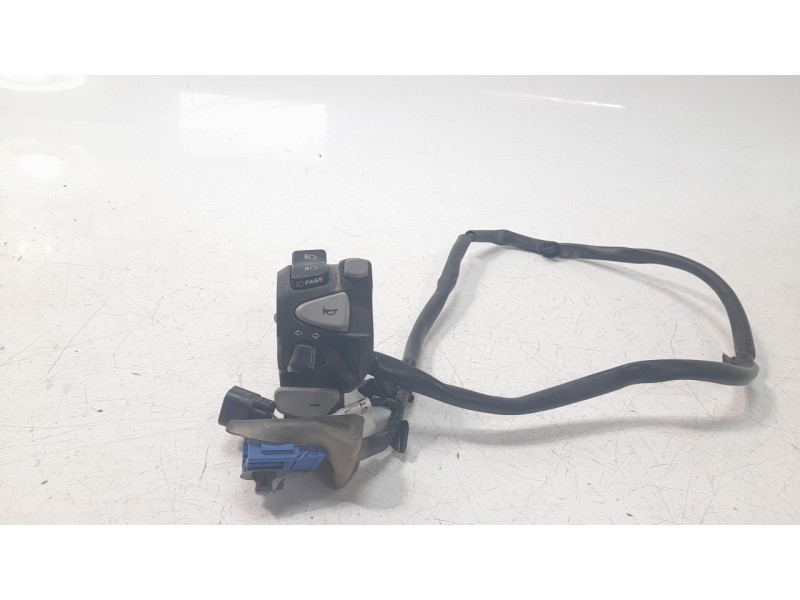 Recambio de piña luces izquierda para honda x-adv referencia OEM IAM 35200MKHD02  