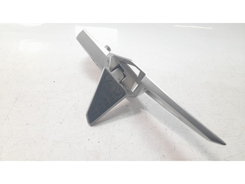 Recambio de estribo lateral para honda x-adv referencia OEM IAM 50712MKHD00ZB  