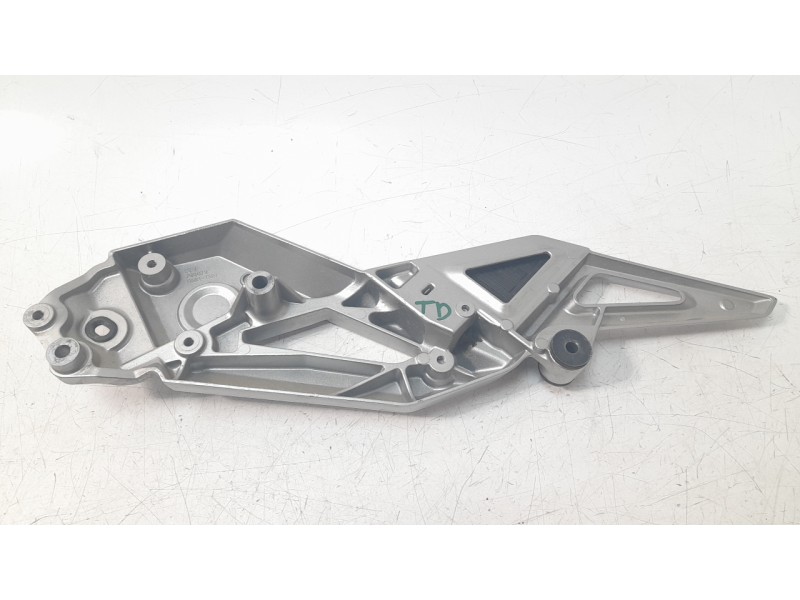 Recambio de estribo lateral para honda x-adv referencia OEM IAM 50711MKHD00ZB  