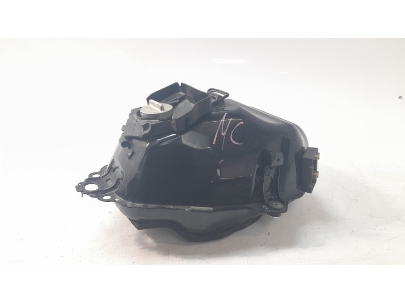 Recambio de deposito combustible para honda x-adv referencia OEM IAM 17500MKHD20  