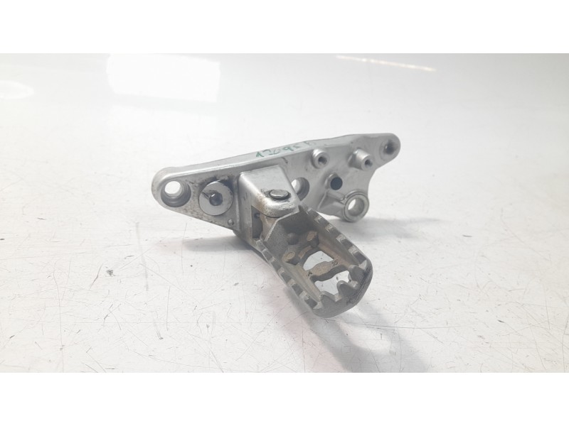 Recambio de estribera derecha para ducati multistrada v2 referencia OEM IAM 46411161AA  