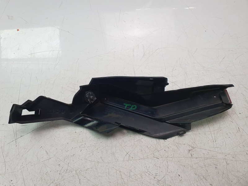 Recambio de moldura para honda x-adv referencia OEM IAM 77271MKHD000  