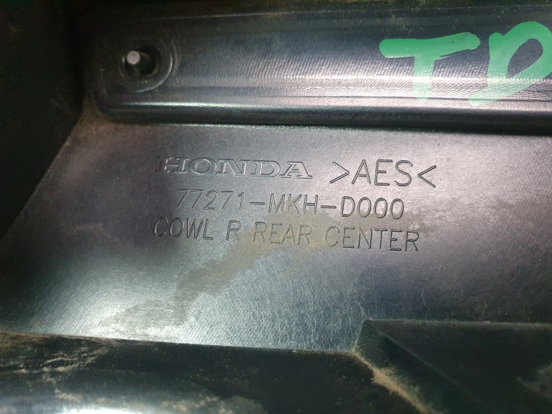 Recambio de moldura para honda x-adv referencia OEM IAM 77271MKHD000  