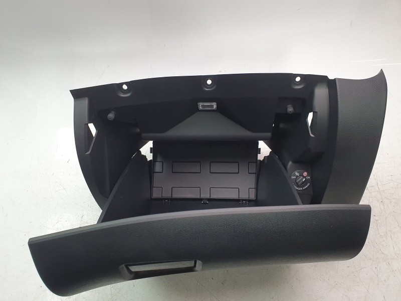 Recambio de guantera para nissan juke (f16_) dig-t 117 referencia OEM IAM 68520HS00A  