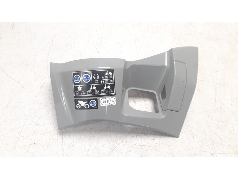 Recambio de moldura para honda pcx pcx 125 (jk05) referencia OEM IAM 81140K1ZJ101  