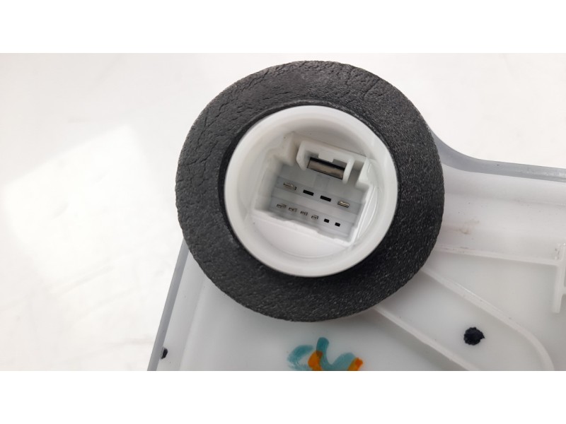 Recambio de cerradura puerta delantera izquierda para toyota corolla (e21) referencia OEM IAM 69040F4020  