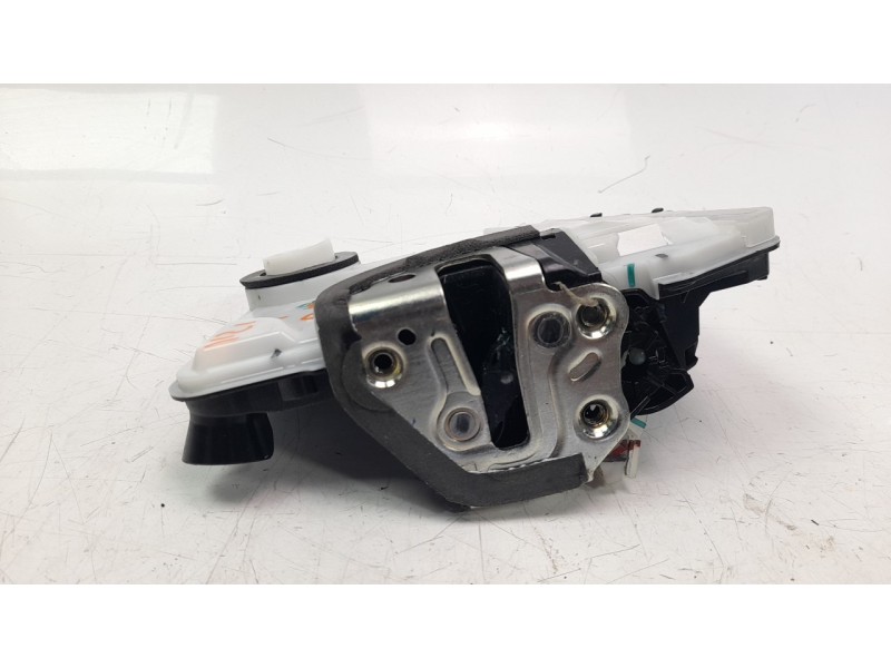 Recambio de cerradura puerta delantera izquierda para toyota corolla (e21) referencia OEM IAM 69040F4020  