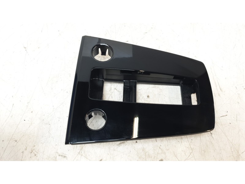 Recambio de moldura para audi a3 limousine (8ys, 8ym) 30 tdi referencia OEM IAM 8Y1864241A  
