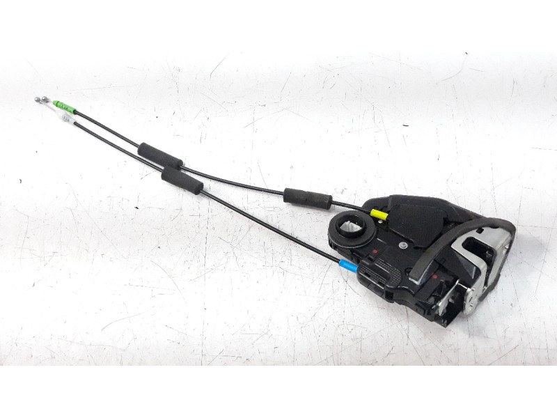 Recambio de cerradura puerta trasera derecha para toyota corolla (e21) referencia OEM IAM 6905002600  