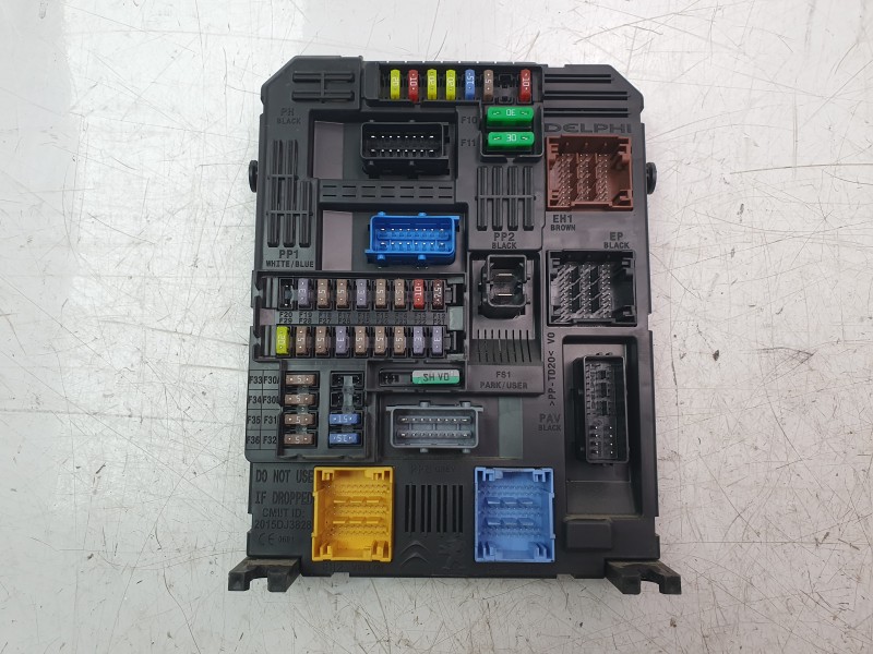 Recambio de caja reles / fusibles para opel combo e tour / life (k9) 1.5 referencia OEM IAM 9830790580  