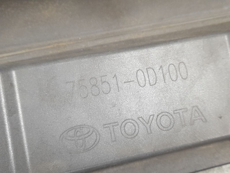 Recambio de estribos laterales para toyota yaris (_p21_, _pa1_, _ph1_) 1.5 (mxpa11) referencia OEM IAM 758510D100  