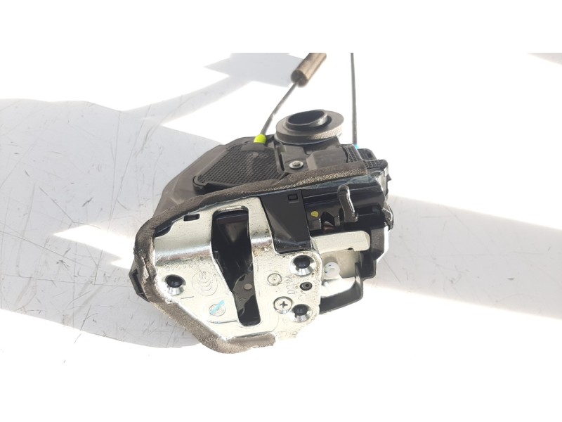 Recambio de cerradura puerta trasera izquierda para toyota corolla (e21) referencia OEM IAM 6906002600  