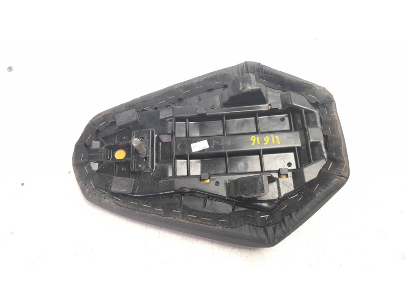 Recambio de asiento trasero para ktm 125 duke referencia OEM IAM 93007047000  