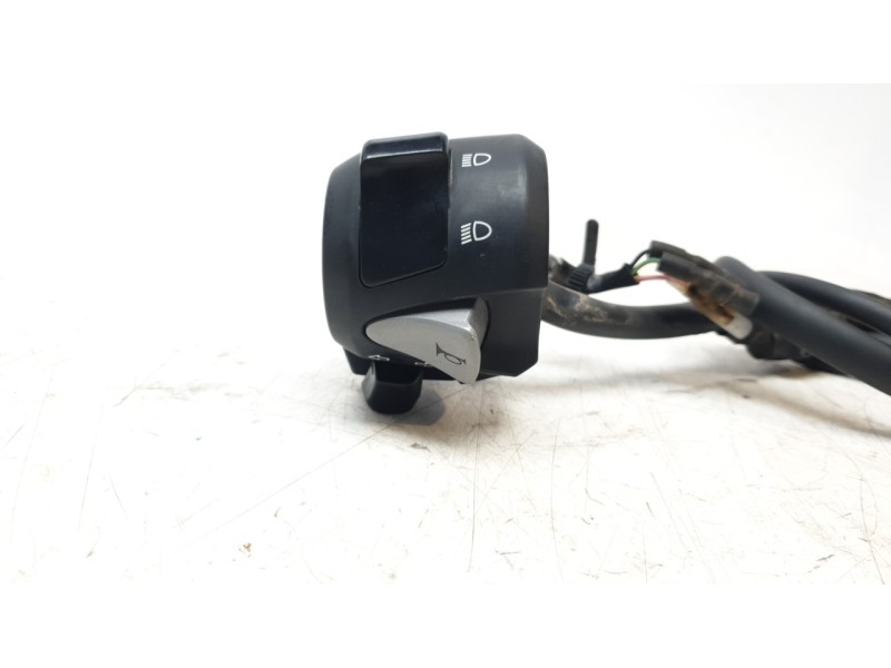 Recambio de piña luces izquierda para honda pcx 125 referencia OEM IAM 35200K1YD12  
