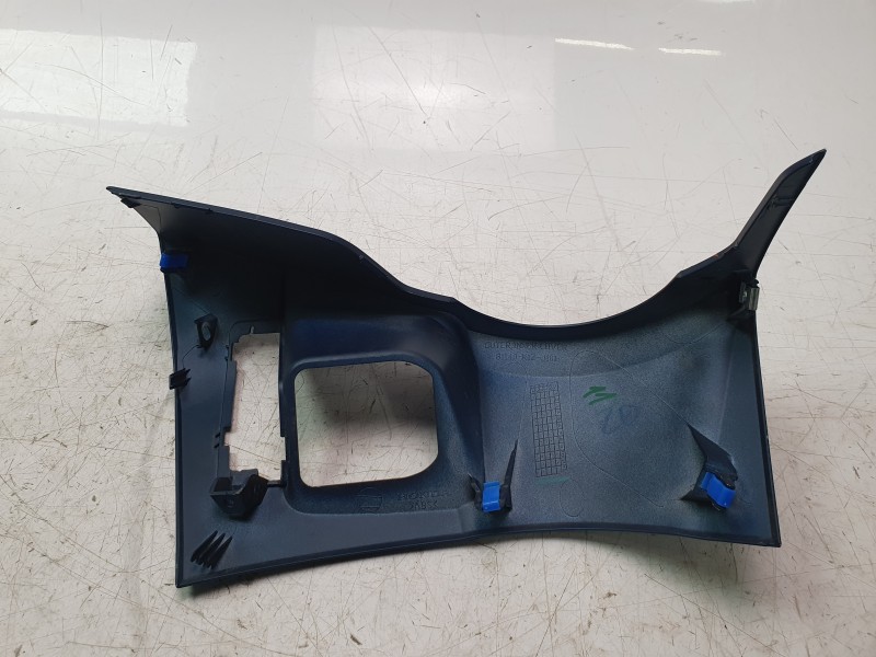 Recambio de moldura para honda pcx 125 referencia OEM IAM 81140K1ZJ101  
