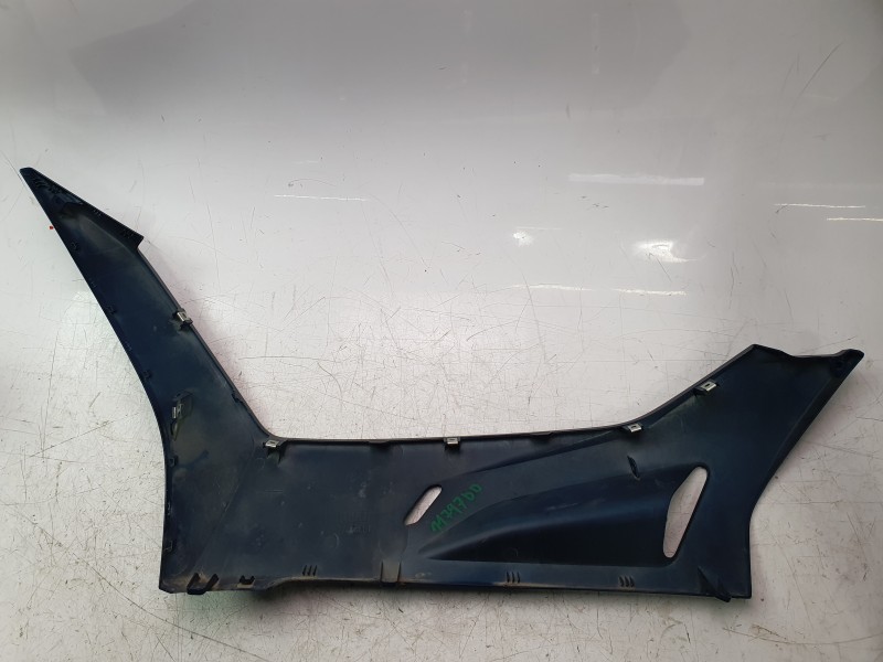 Recambio de quilla derecha para honda pcx 125 referencia OEM IAM 64431K1ZJ10YH  