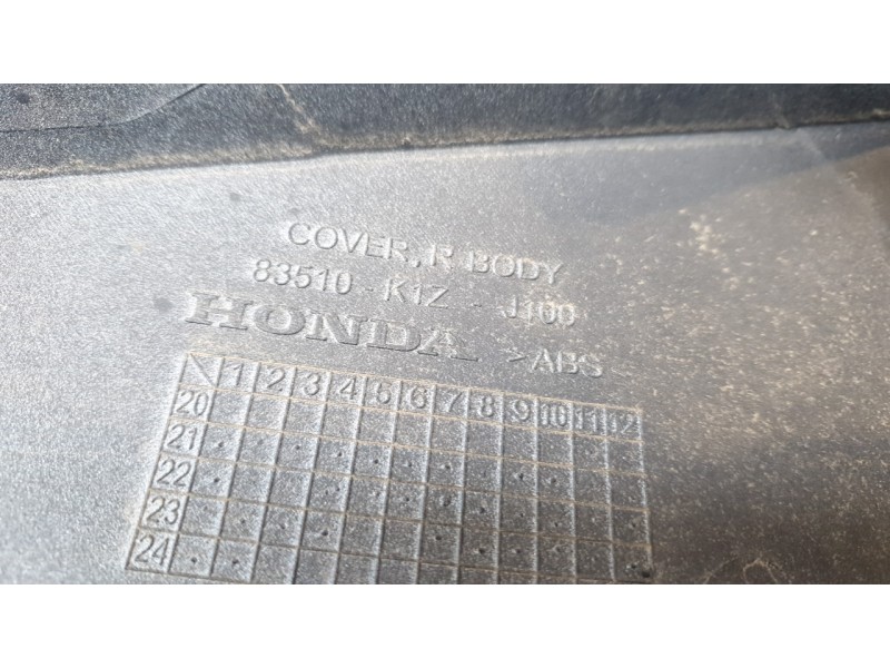 Recambio de moldura para honda pcx 125 referencia OEM IAM 83550K1YJ50ZB  