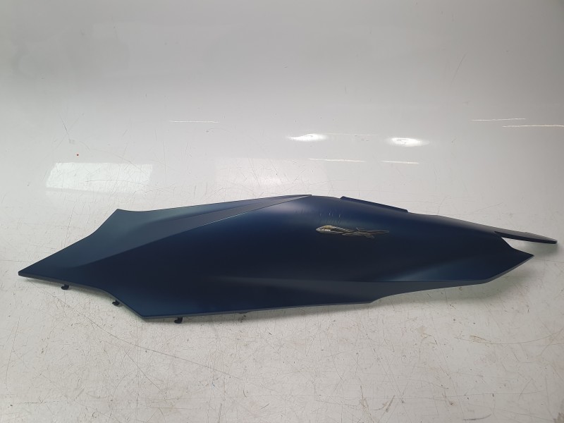 Recambio de moldura para honda pcx 125 referencia OEM IAM 83650K1YJ50ZB  