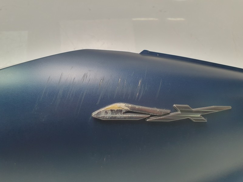 Recambio de moldura para honda pcx 125 referencia OEM IAM 83650K1YJ50ZB  